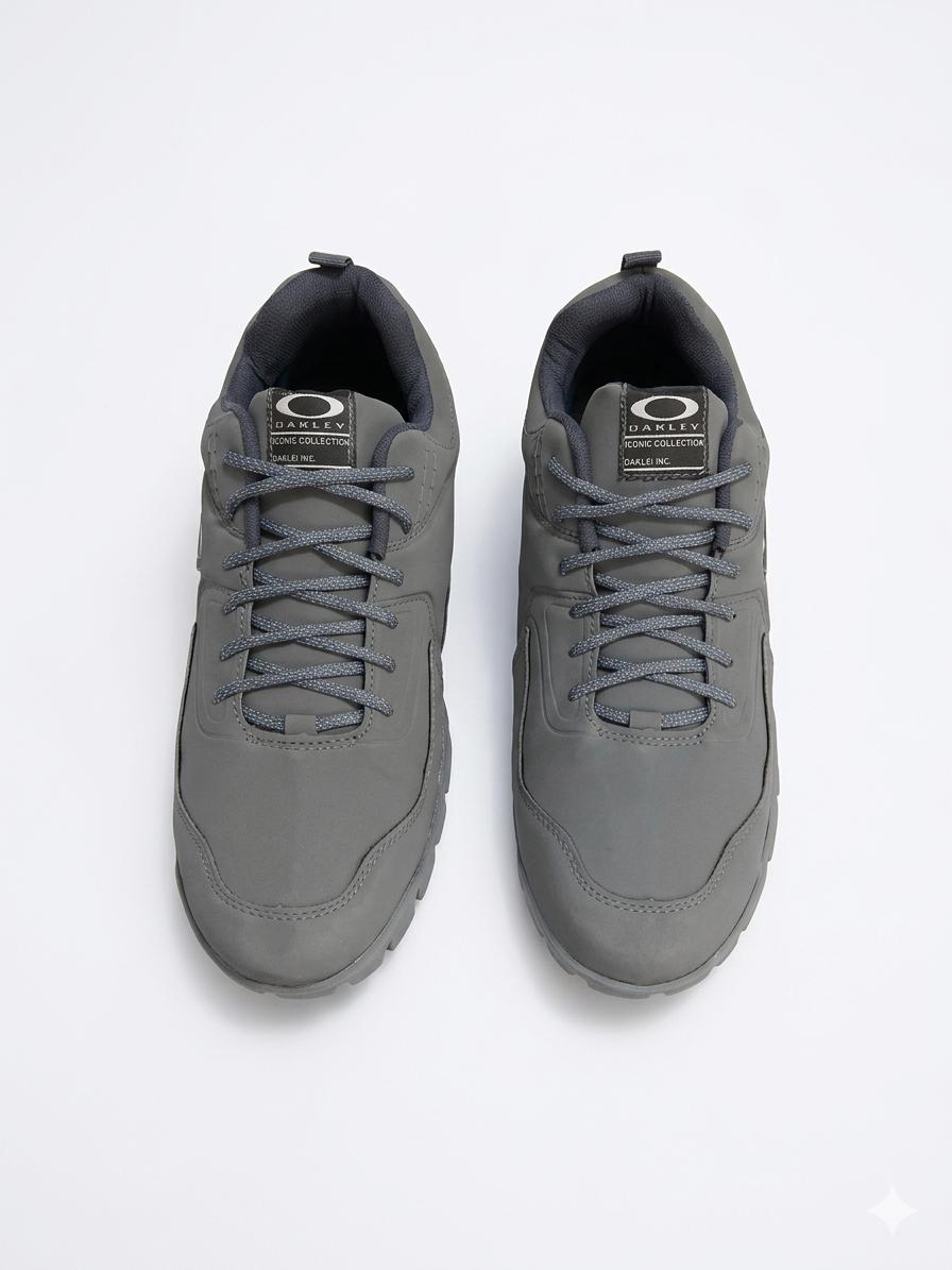 Bota Oakley Stratus Cinza