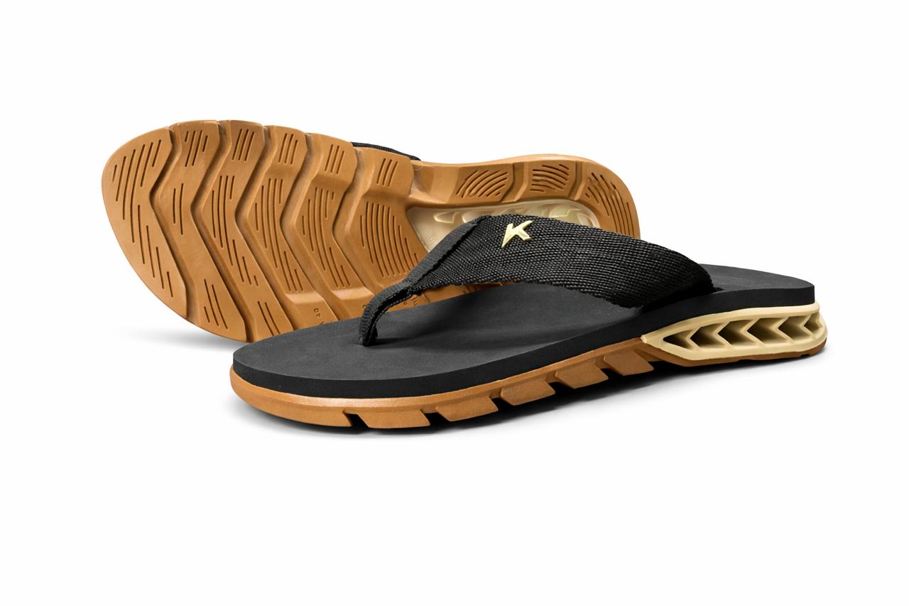 Chinelo Sandália Kenner Preto / Caramelo