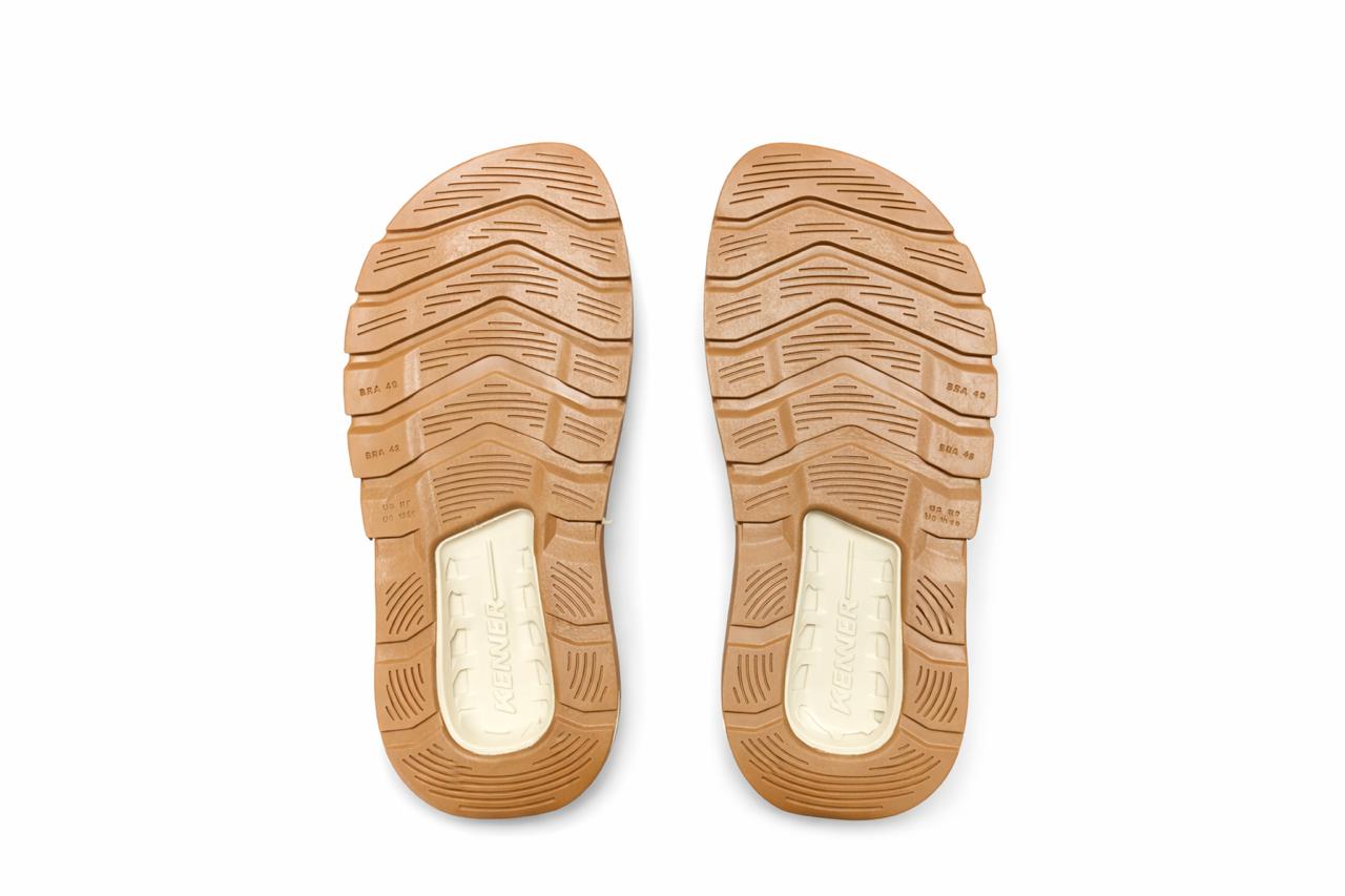 Chinelo Sandália Kenner Preto / Caramelo