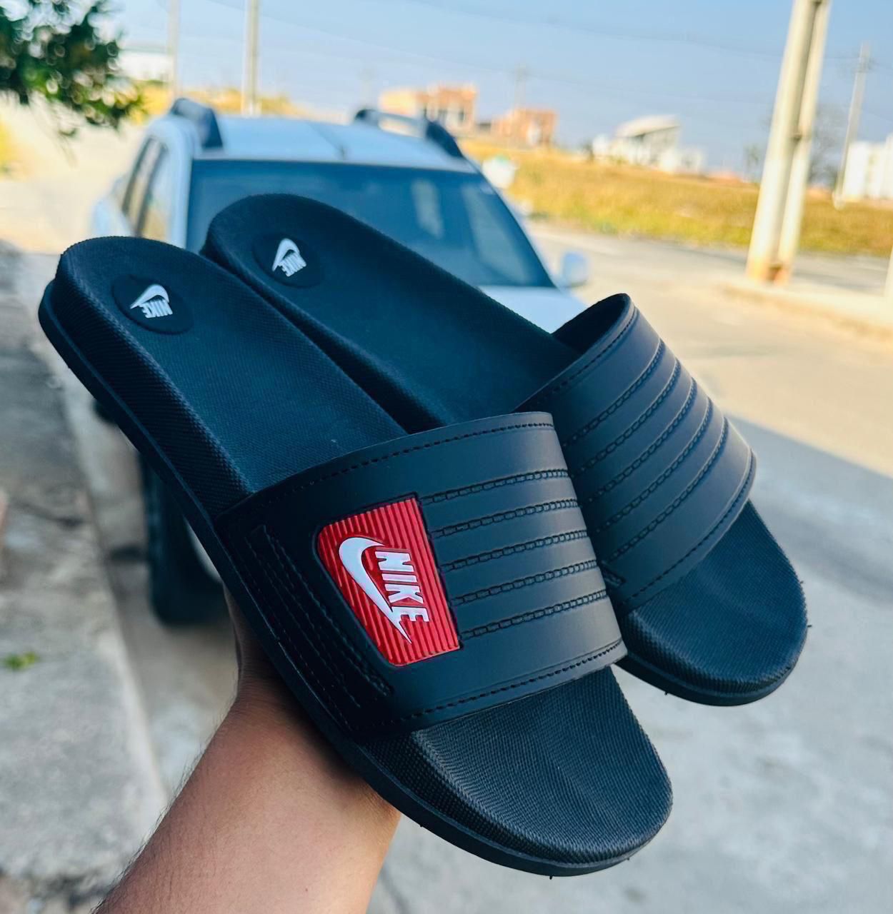 Slide Nike Preto e/Vermelho