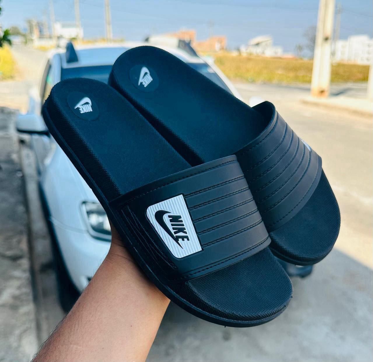 Slide Nike Preto e/Branco
